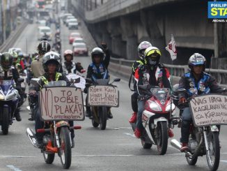 Manifestación en contra de la "doble plaka"