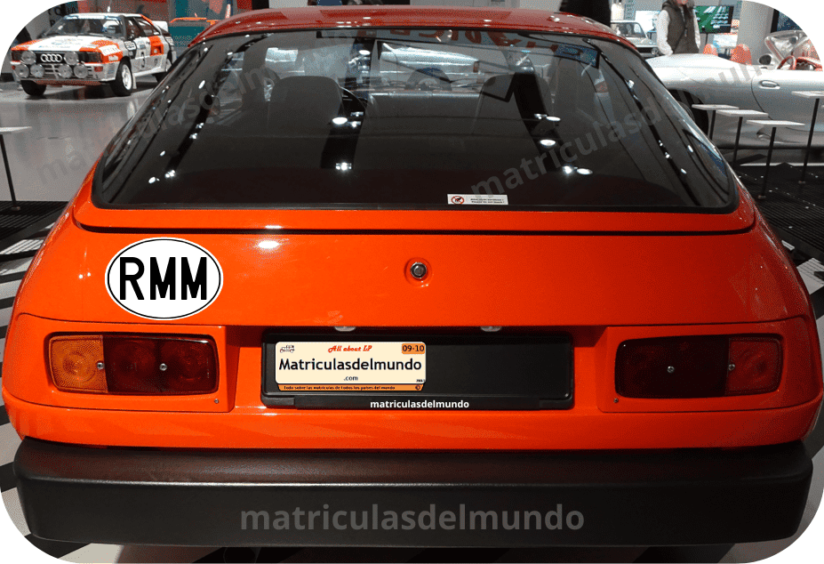 Red Porsche with the RMM code from Mali