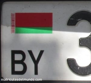 Matrícula de coche de Bielorrusia con bandera