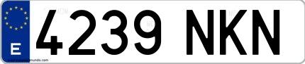 Ejemplo de matrícula española 4239 NKN