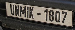 Matrícula de coche de Naciones Unidas de UNMIK militar blanca