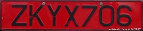 Matrícula de coche de alquiler de Chipre con fondo rojo comenzando por Z