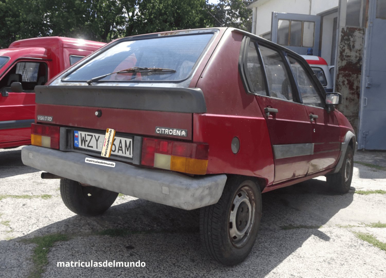 Citroen Visa granate con matrícula de Polonia del sistema ordinario con bandera a la izquierda