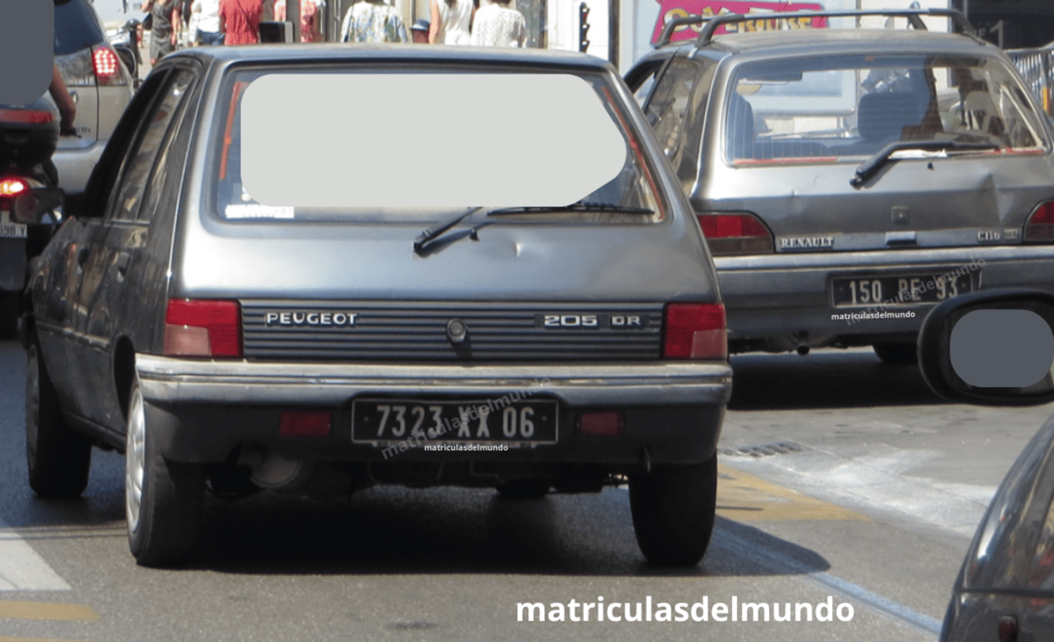 Ejemplo de matrícula ordinaria con fondo negro francesa