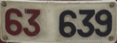 Matrícula de coche de Italia ordinaria antigua con letras en rojo