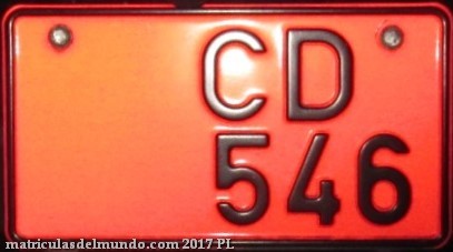 Matrícula de cuerpo diplomatico cuadrada con fondo rojo CD 546