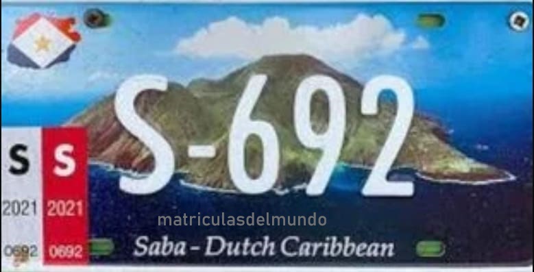 Antigua matrícula de Saba con diseño de isla de fondo y numeros 692