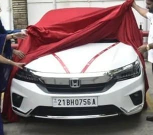Ejemplo de nuevo coche con matrícula de la India con letras BH del 2021