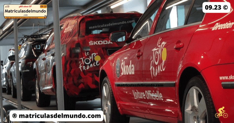 Coches rojos Skoda del Tour de Francia en 2023