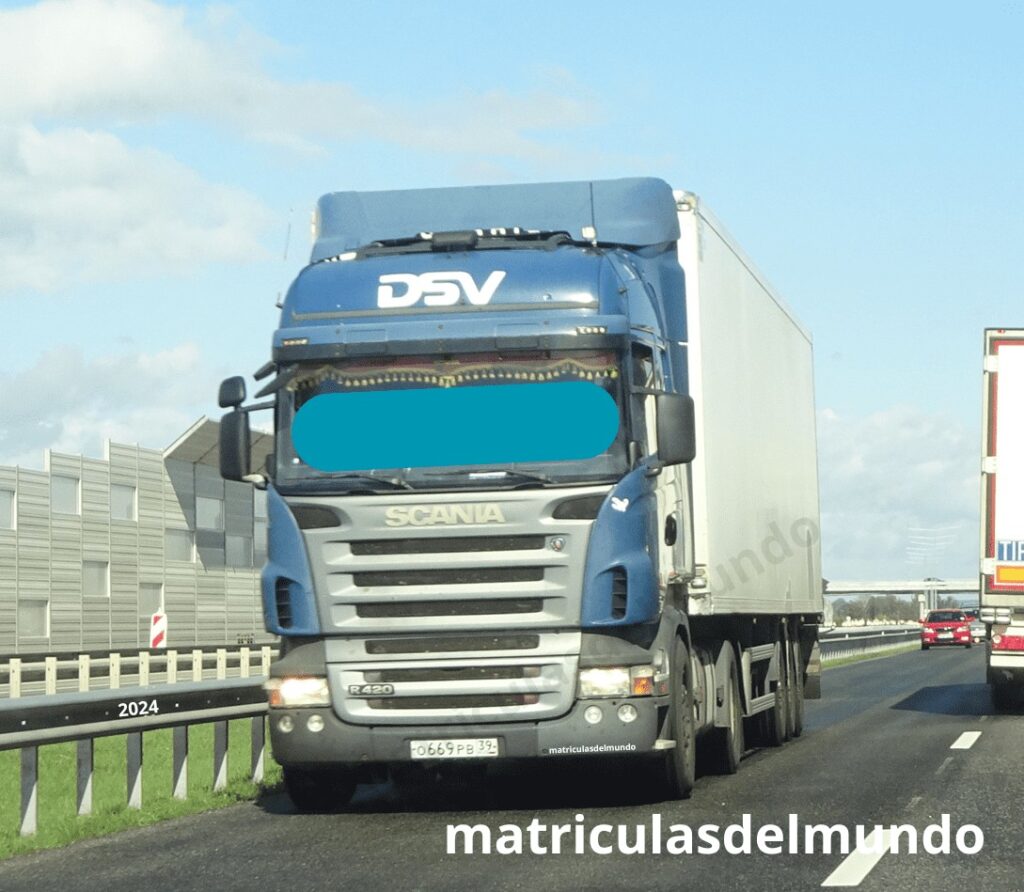 Camión Scania R420 circulando entre Kaliningrado y Rusia de manera excepcional a su paso por Lituania