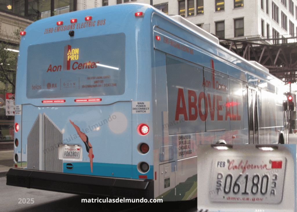Autobús con bajas emisiones de Chicago con matrícula de Califonia