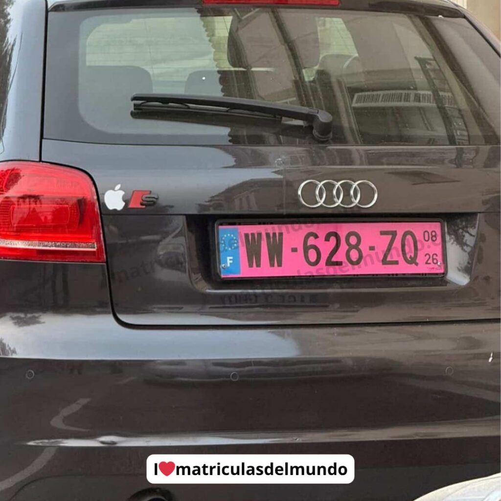 Audi con la nueva matricula rosa de Francia